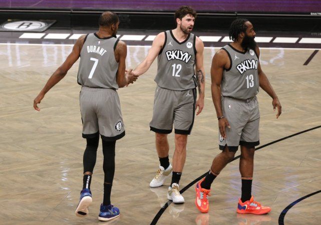 媒体人：贺希宁和周鹏确认代表广东全运男篮出战周日热身赛