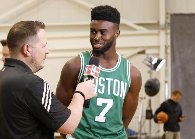 欧冠今夜观赛指南：枪手迎战强敌拜仁，皇马客场出征盼洗颓