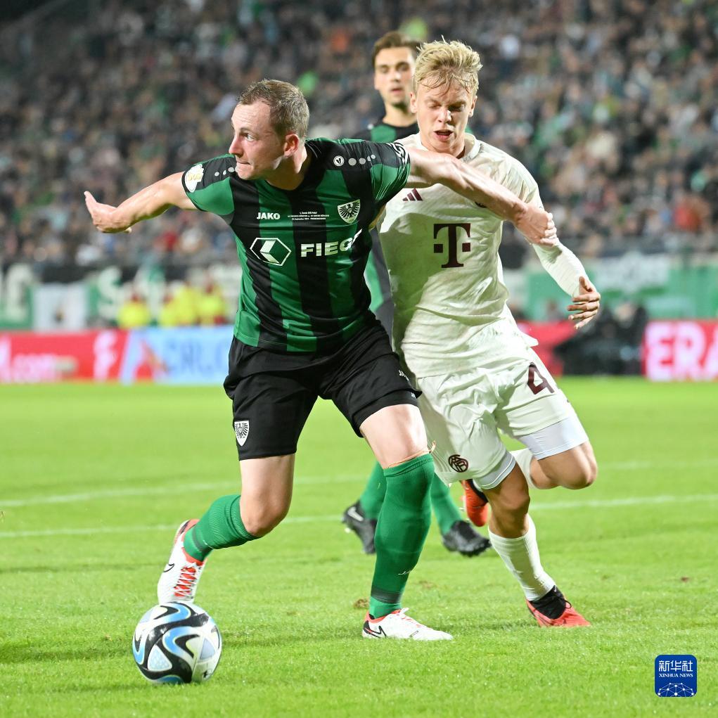 赫拉德-马丁选巴萨传奇11人：MSN领衔，哈布白坐镇中场