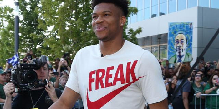 丰塞卡：谢尔基需改善防守态度，以适应曼城的战术纪律