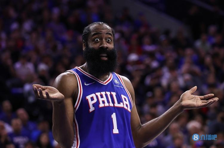 马里安诺·李维拉在 2013 年完成最后一次登板，由基特与波萨达亲自上场将其换下