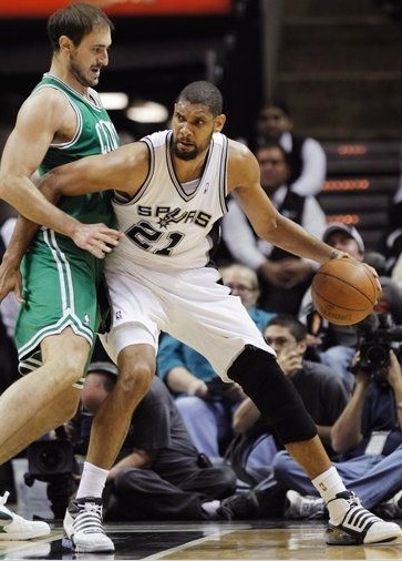 每体：阿根廷队在西班牙集训，球迷热情高涨只为一睹梅西风采